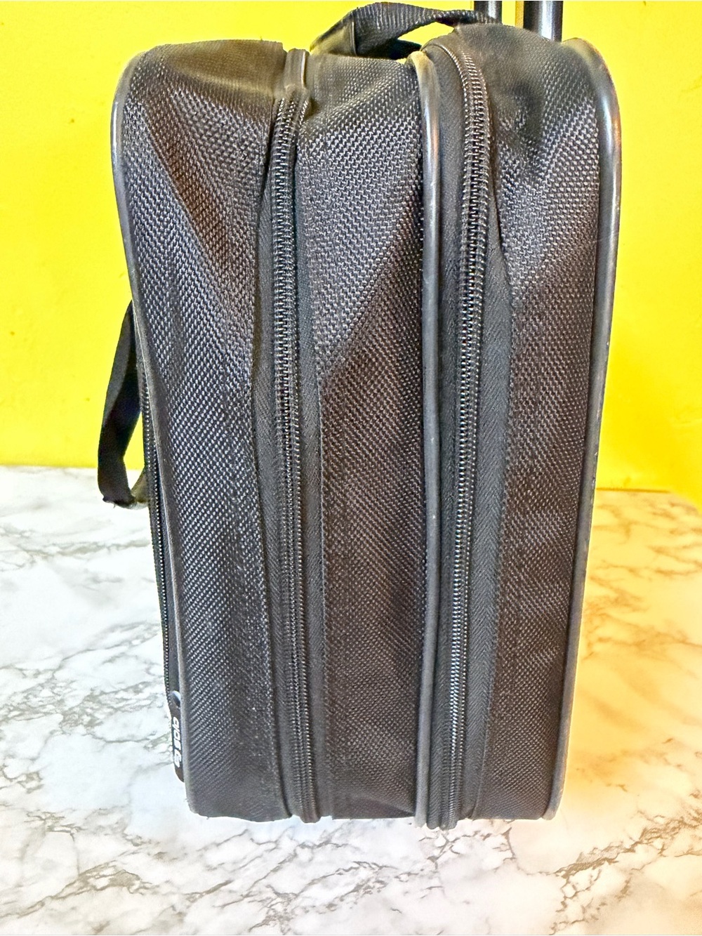 Unbranded Black Rolling Laptop Briefcase with Telescoping Handle - Picture 2 of 8
